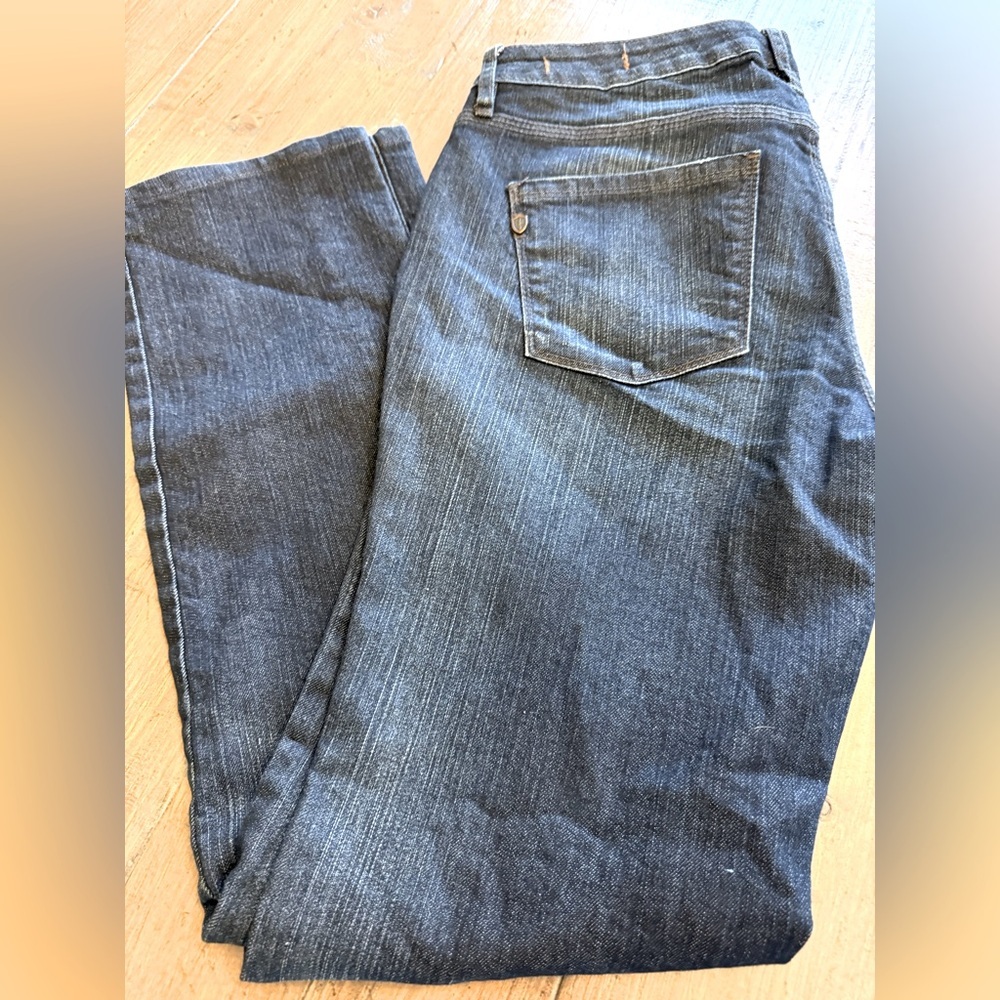 Jag Jeans low rise slim leg woman’s jeans. Size 6.  Excellent condition.